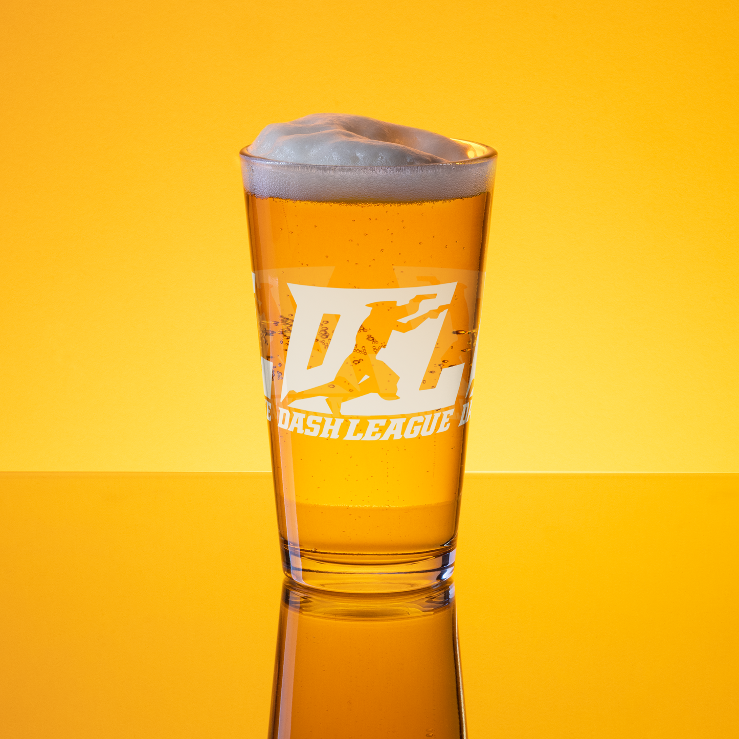 Vaso de cerveza blanco con logo DL