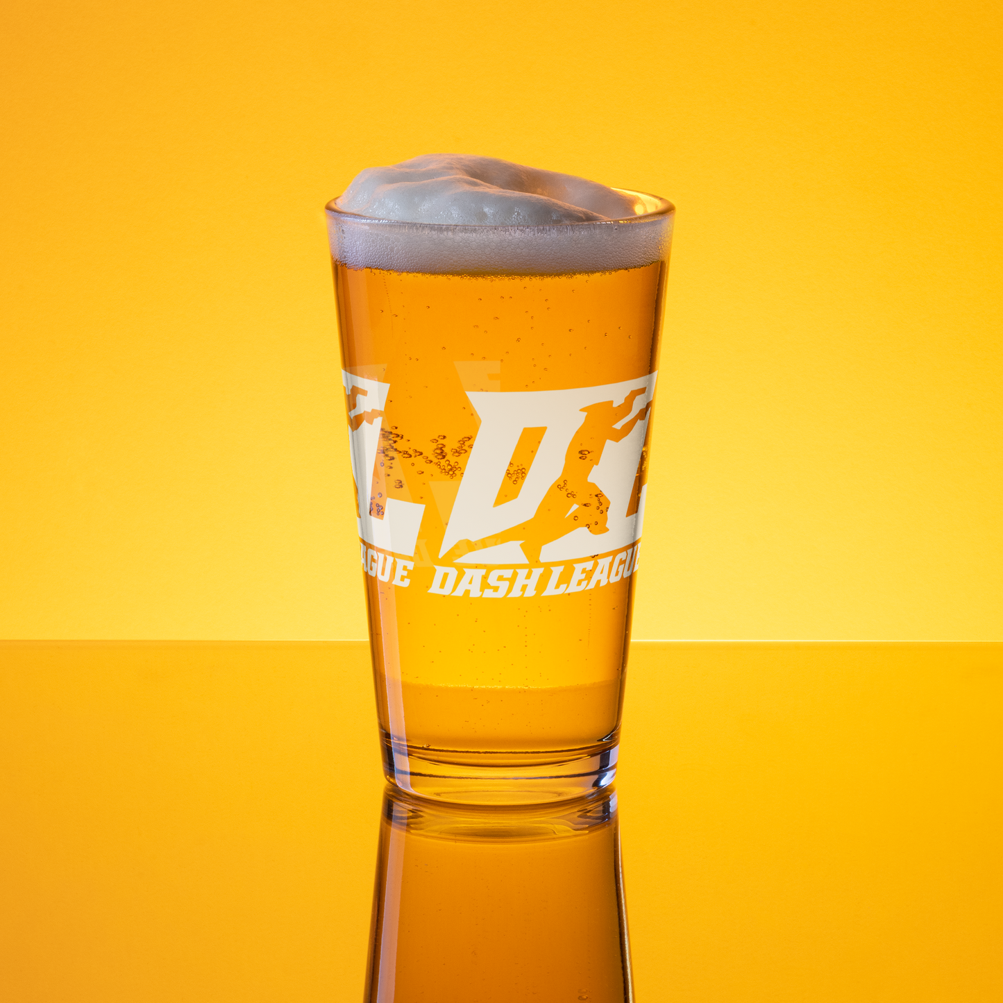 Vaso de cerveza blanco con logo DL
