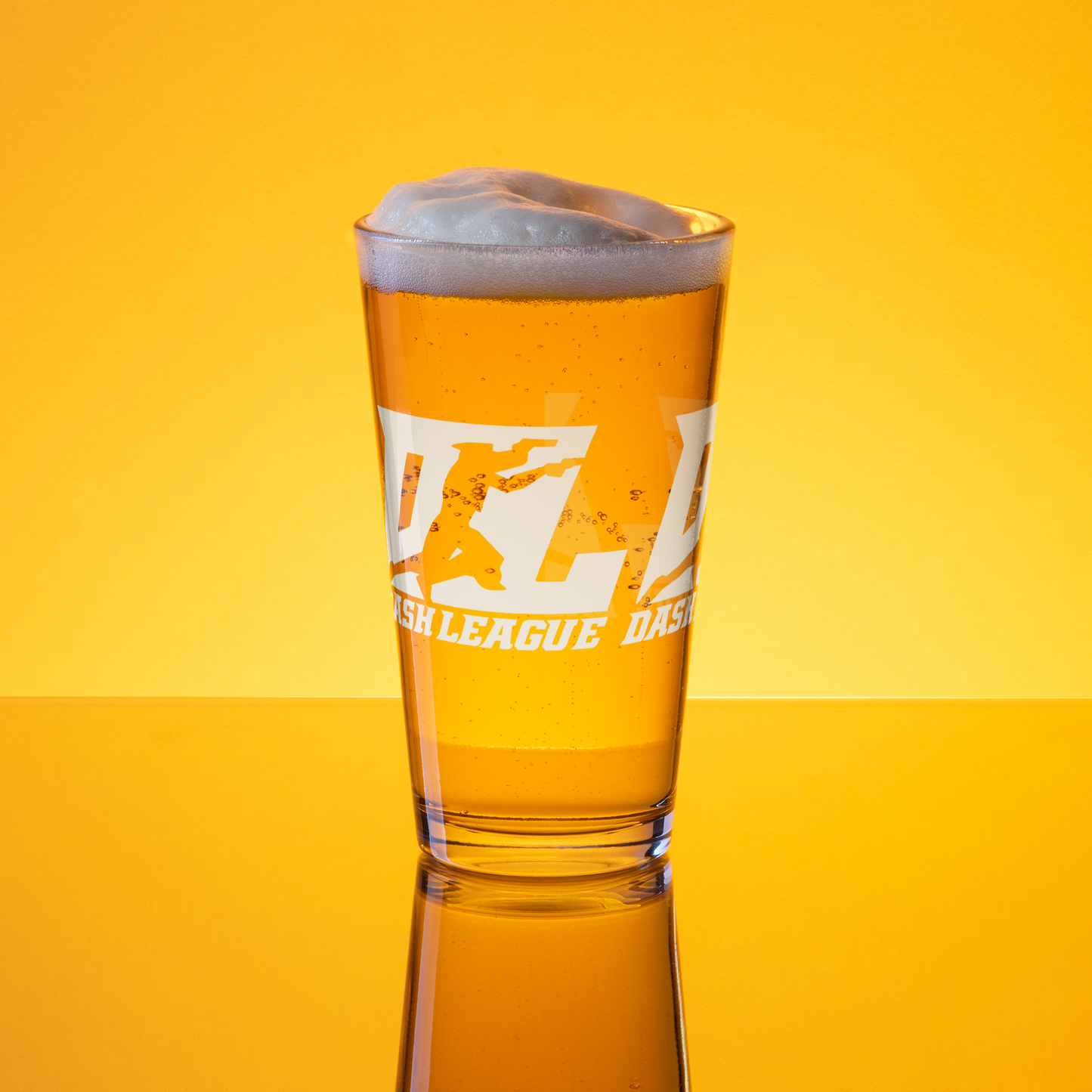 Vaso de cerveza blanco con logo DL