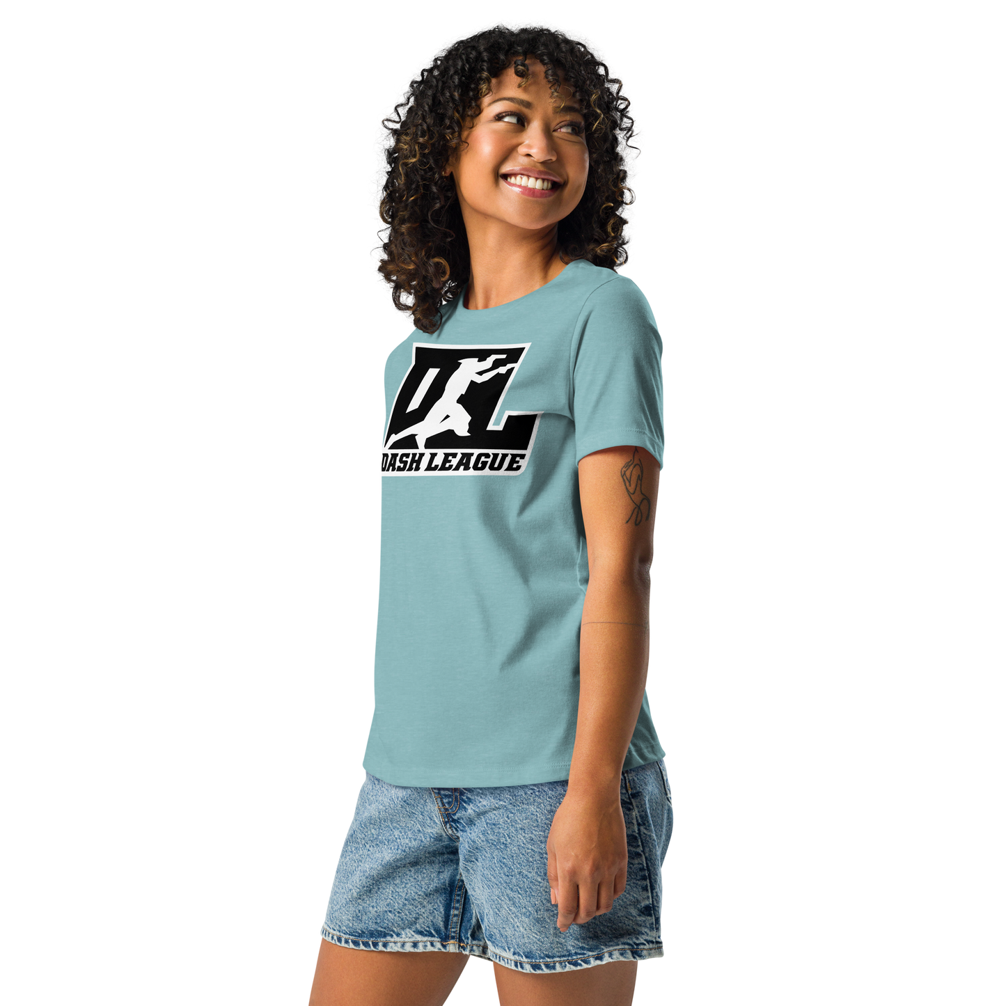 Camiseta holgada para mujer en color negro con logotipo DL en contorno blanco