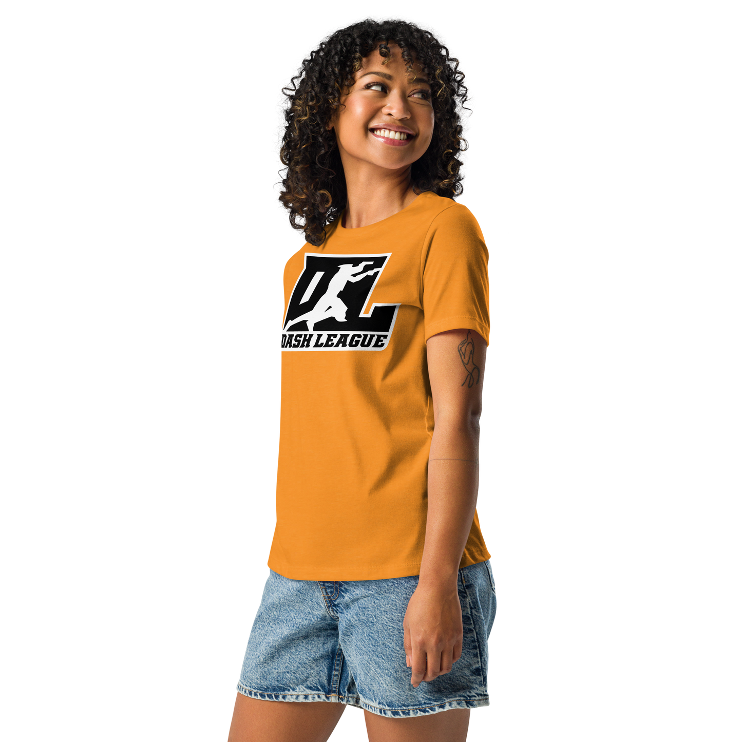 Camiseta holgada para mujer en color negro con logotipo DL en contorno blanco