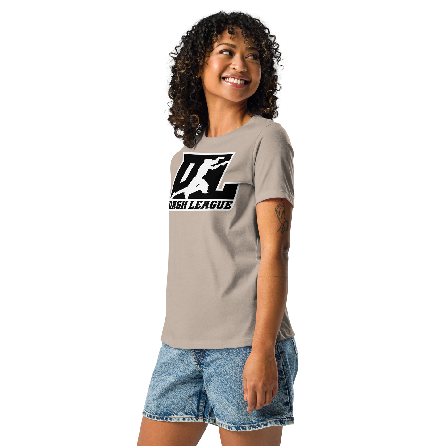 Camiseta holgada para mujer en color negro con logotipo DL en contorno blanco