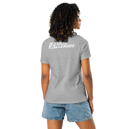 Camiseta relajada para mujer blanca con logotipo DL en contorno negro (parte delantera y trasera)