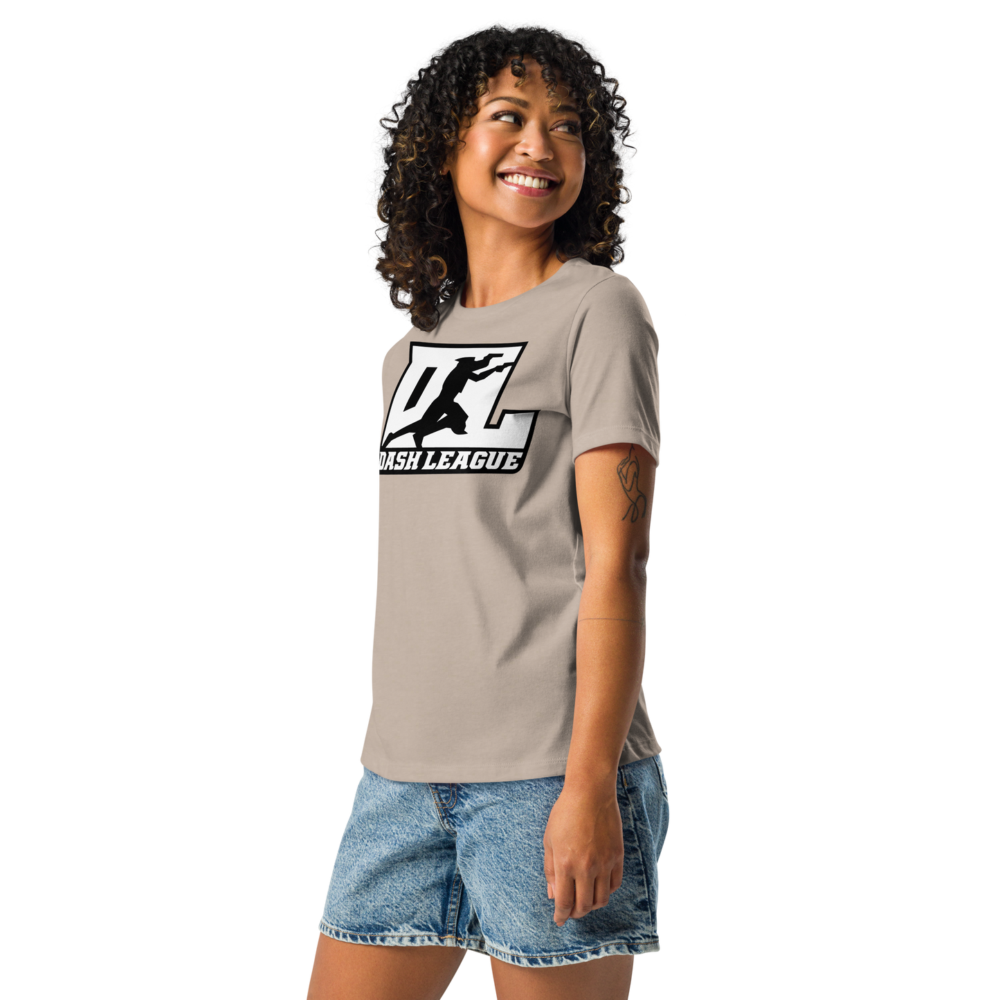 Camiseta relajada para mujer blanca con logotipo DL en contorno negro (parte delantera y trasera)